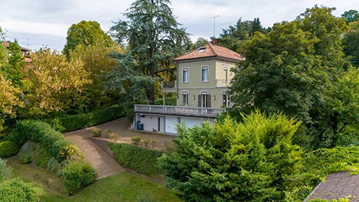 Casa con 8 locali in vendita in Via Principe Tommaso di Savoia, Tortona