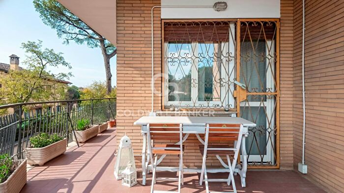 Appartamento trilocale in vendita in Via Silvestri, Roma