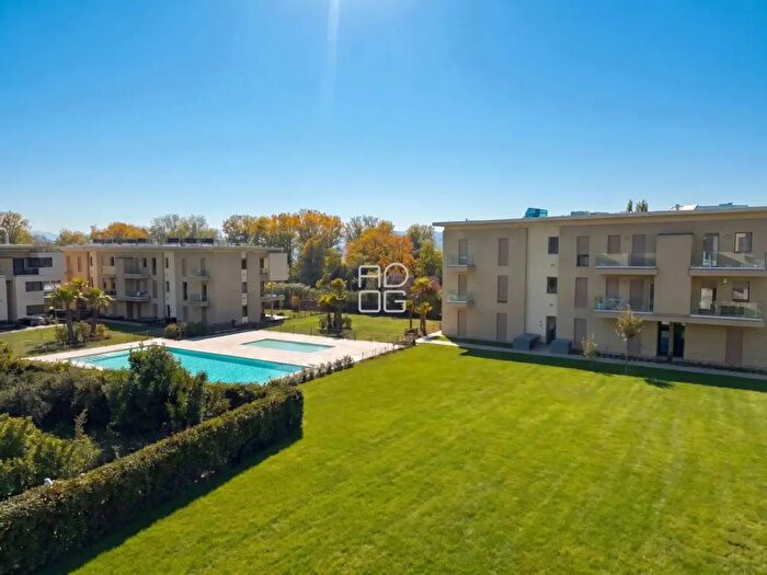 Appartamento trilocale in vendita in Via Commissario Palatucci, Desenzano Del Garda