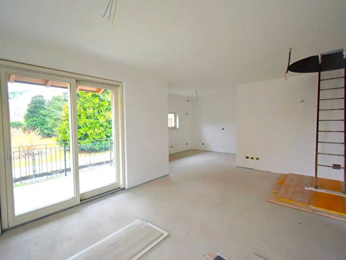 Casa con 6 locali in vendita in Via Guglielmo, Merate