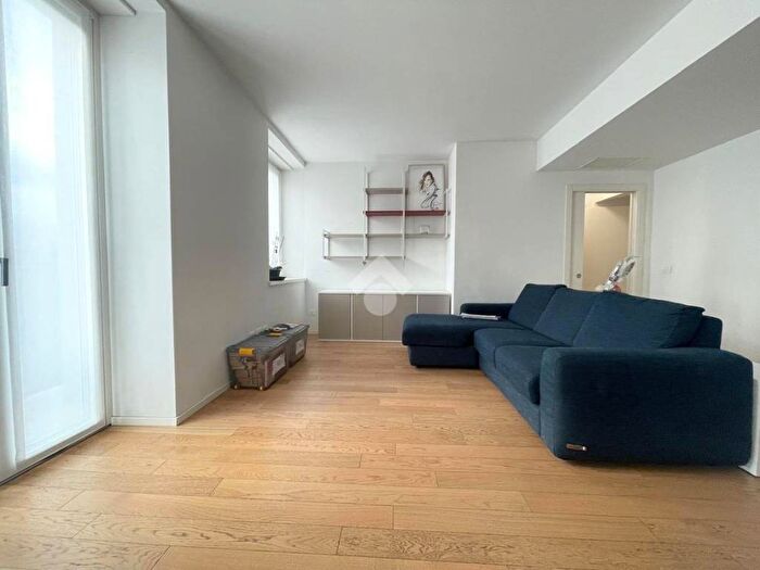 Appartamento trilocale in affitto in Via Giovanni a Prato, Semicentro, Trento