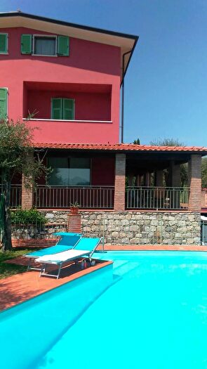 Casa con 12 locali in vendita in Vezzano Ligure