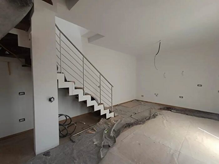 Casa bilocale in vendita in Tosco Romagnola, Cascina