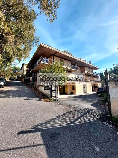 Appartamento trilocale in vendita in Roma