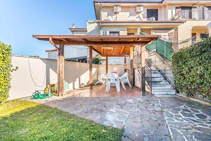 Casa trilocale in vendita in Via Monti Simbruini Ardea, Ardea