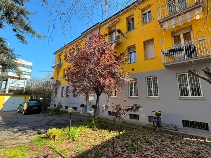 Appartamento quadrilocale in vendita in Viale Mentana, Parma