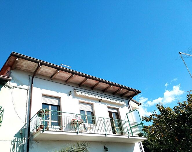 Appartamento con 5 locali in vendita in Massa