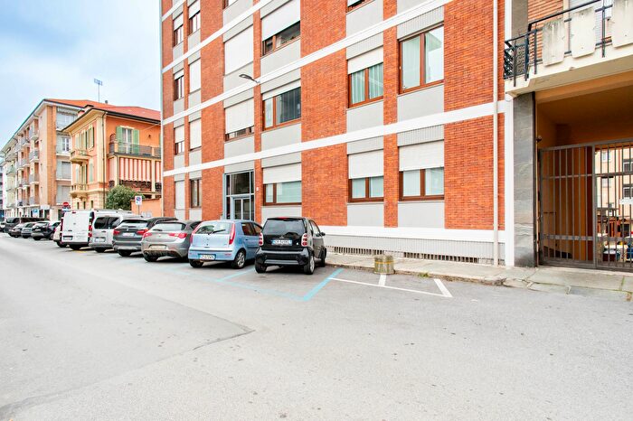 Appartamento con 5 locali in vendita in Via Quintino Sella, Cuneo