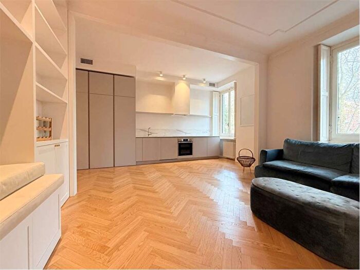 Appartamento trilocale in affitto in Via GB Morgagni, Morgagni, Milano