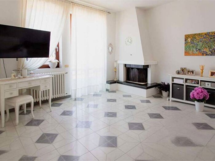 Appartamento con 5 locali in affitto in Seano, Carmignano
