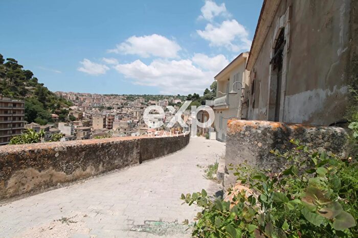 Casa con 5 locali in vendita in Modica