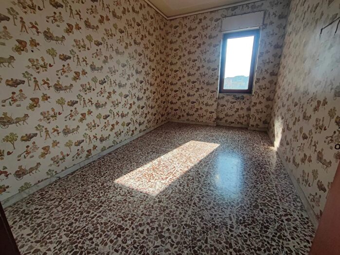 Appartamento quadrilocale in vendita in Via Ofelia, Catania