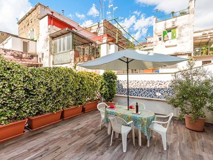 Appartamento bilocale in affitto in Vico Santa Maria della Purità, Stella Materdei, Napoli