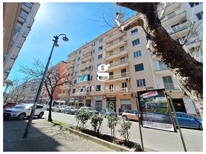 Appartamento monolocale in vendita in Via Silvio Baratta, Salerno