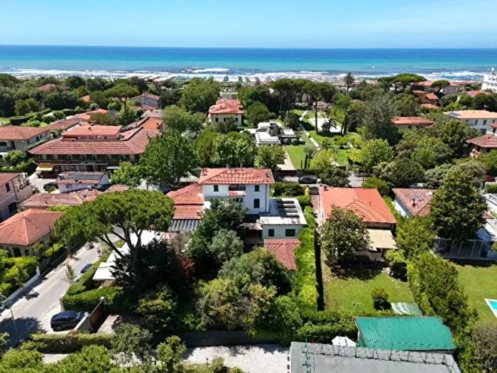 Appartamento quadrilocale in affitto in Via Giuseppe Mazzini Forte dei Marmi, Forte Dei Marmi