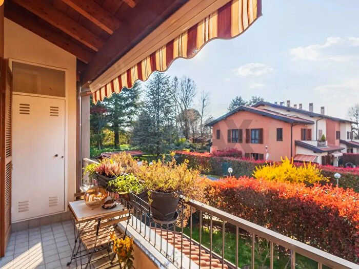 Appartamento trilocale in vendita in Via Donatori di Sangue, Lesmo