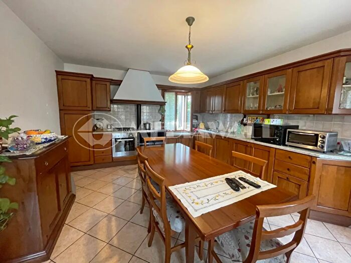 Casa con 10 locali in vendita in Cordenons