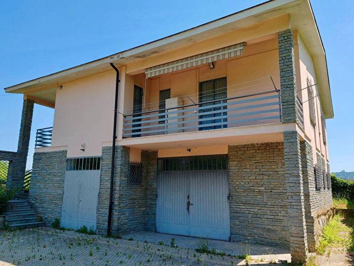 Casa con 5 locali in affitto in Località Rivoli, Santa Rosalia, Alba