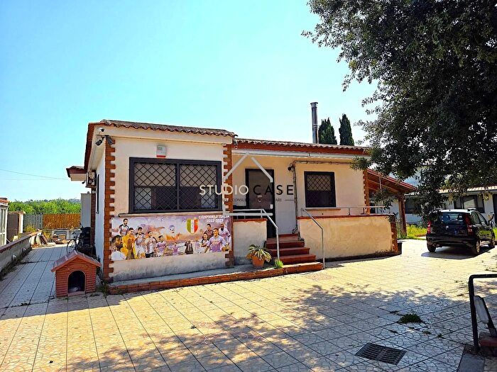 Casa quadrilocale in vendita in Via Lenza Lunga Quarto, Quarto