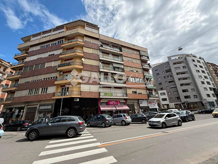 Appartamento trilocale in affitto in Via Caloprese Cosenza, Cosenza