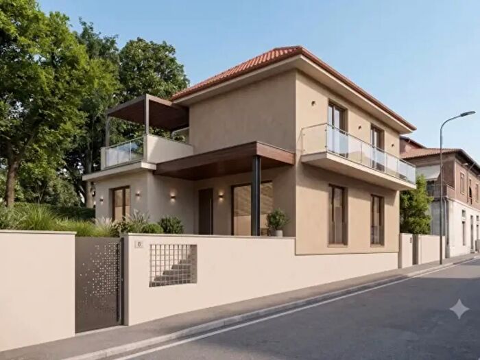Casa con 6 locali in vendita in Via Enrico Toti, Tradate