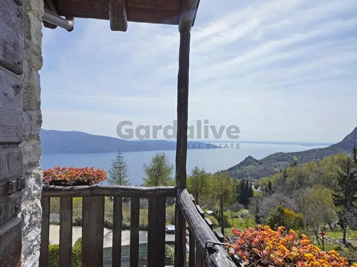 Casa trilocale in vendita in Via a Volta, Gargnano