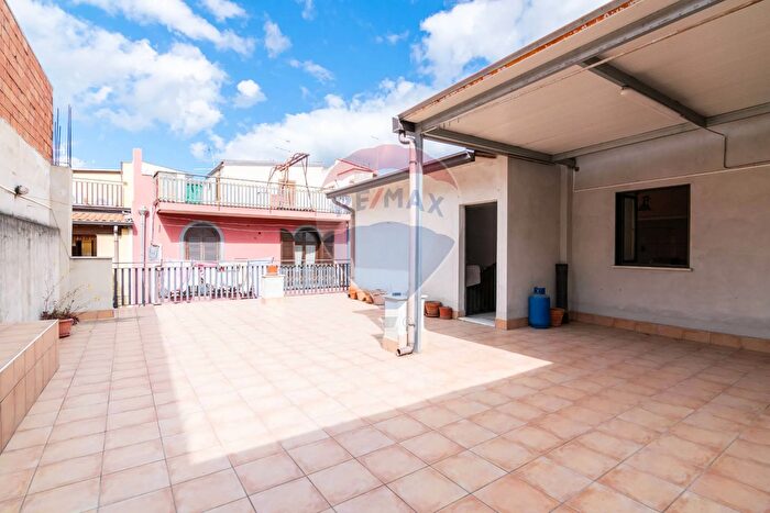 Casa con 8 locali in vendita in Via Cirenaica, Paterno