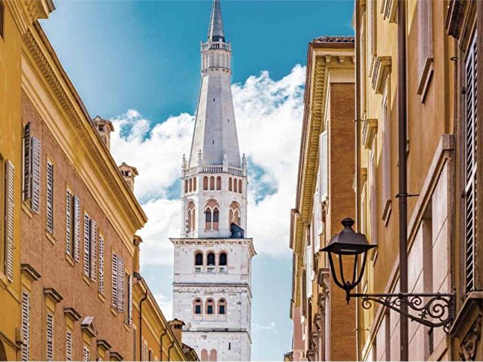 Appartamento trilocale in affitto in Centro Storico, Modena