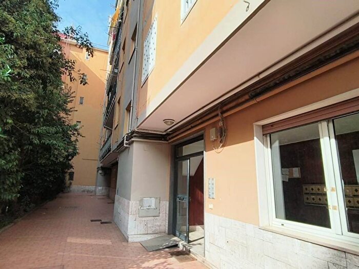 Appartamento trilocale in affitto in Via di Niso, Bagnoli, Napoli