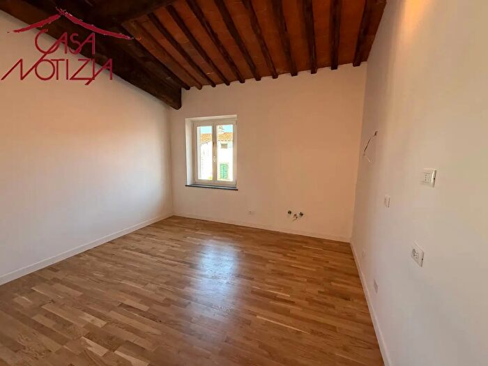 Appartamento con 5 locali in vendita in Via della Cervia, Lucca