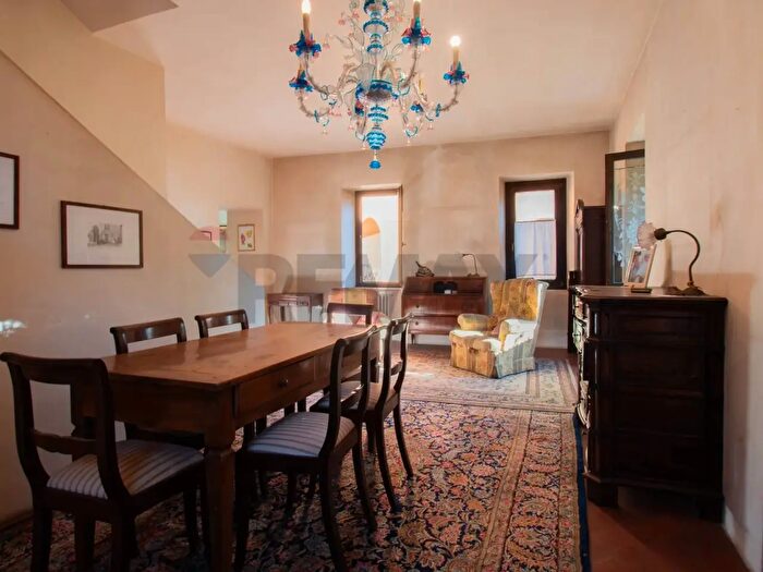 Casa con 10 locali in vendita in Via Monte Grappa, Piancogno
