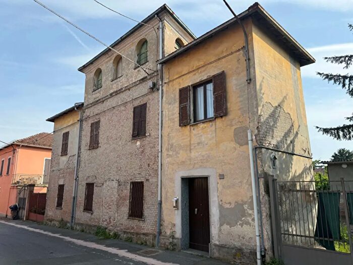 Casa con 8 locali in vendita in Pozzolo Formigaro