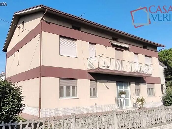 Appartamento con 5 locali in vendita in Via del Lavoro a, Camerata Picena