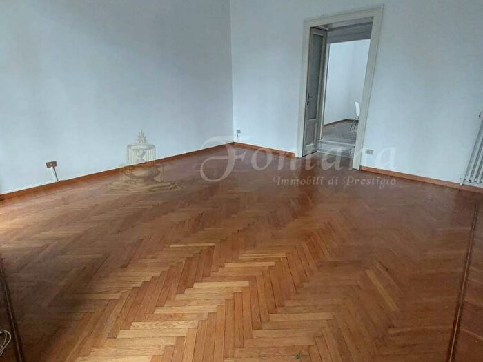 Appartamento trilocale in affitto in Piazza Giuseppe Grandi SNC, Porta Vittoria, Milano