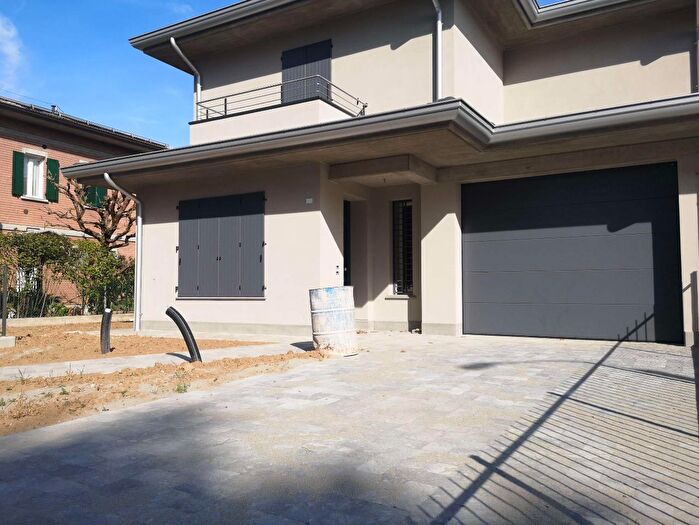 Casa quadrilocale in vendita in Reggio Emilia