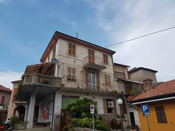 Appartamento con 5 locali in vendita in Piazza Giovanni XXIII, Montaldo Bormida