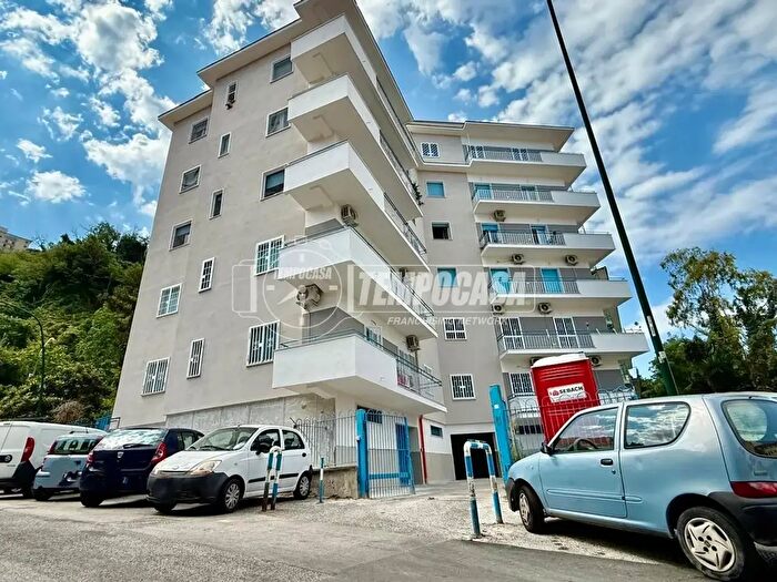Appartamento con 5 locali in vendita in Via Coriolano, Napoli