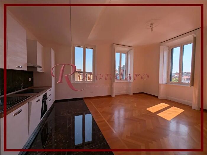 Appartamento trilocale in affitto in Via Spartaco, Milano