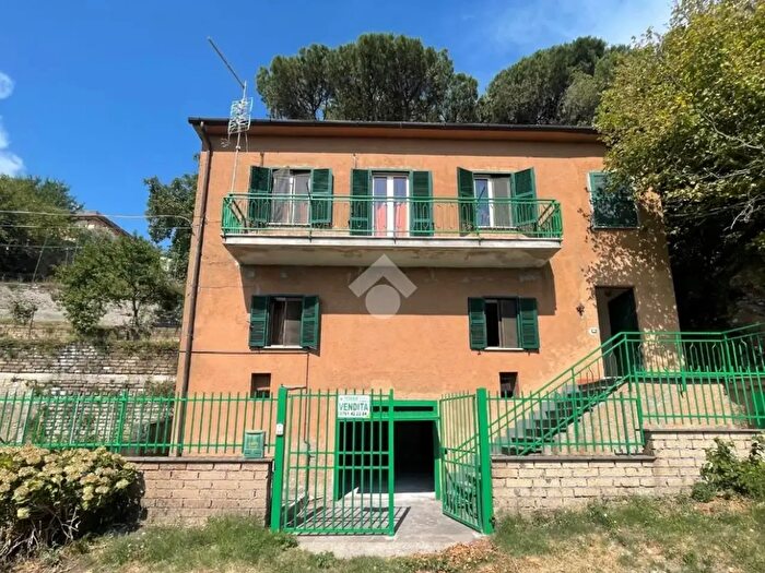 Casa quadrilocale in vendita in Valle dell'Olpeta, Latera