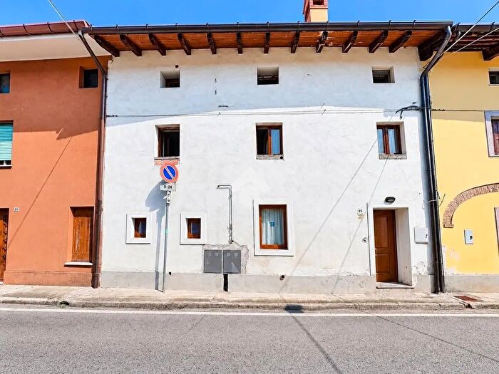Casa con 5 locali in vendita in Via Roma, Flaibano