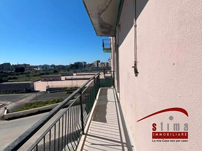 Appartamento trilocale in vendita in Vua Estonia, Siracusa