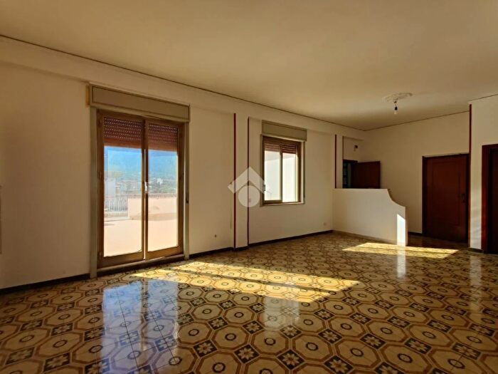 Appartamento quadrilocale in vendita in Vicolo Sciacca, Palermo