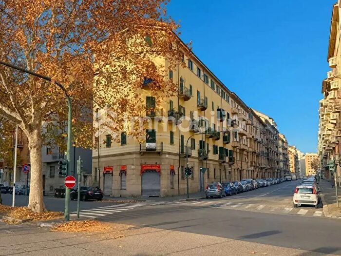 Appartamento trilocale in vendita in Via Rivalta, Torino