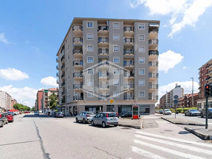 Appartamento trilocale in vendita in Corso Toscana, Torino