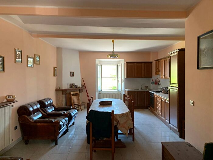 Casa con 6 locali in vendita in Via Sangro Capracotta Isernia, Capracotta