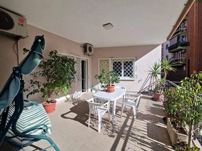 Appartamento con 5 locali in vendita in Via Renato Fucini, Roma