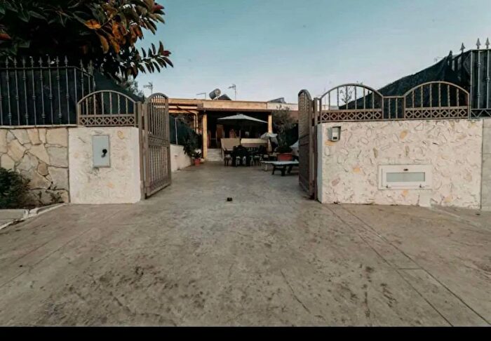 Casa con 6 locali in vendita in Via Ischia, Taviano