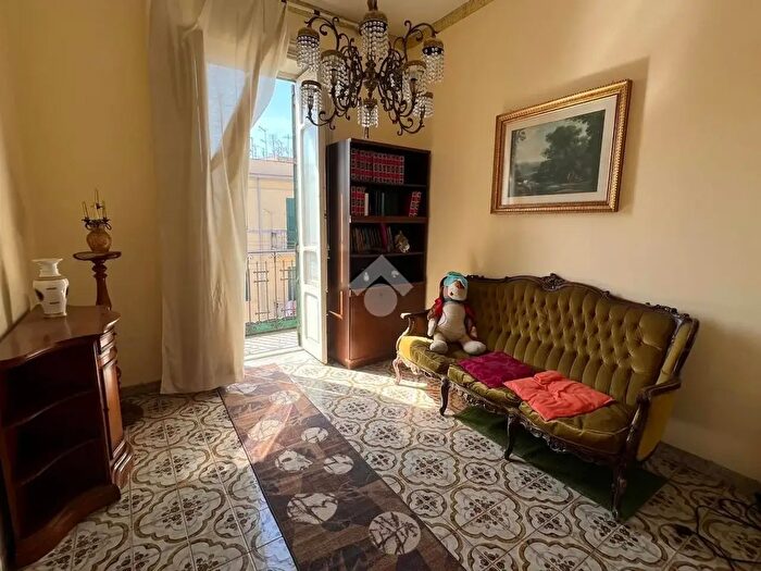 Appartamento trilocale in vendita in Via Silvio Pellico, Palermo