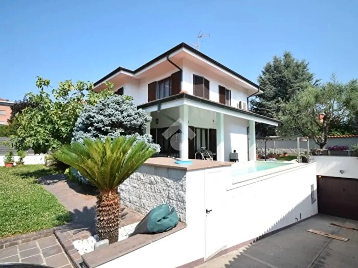 Casa con 5 locali in vendita in Viale Lombardia, Brugherio