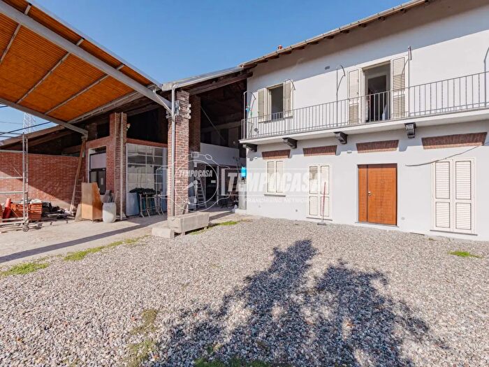 Casa con 5 locali in vendita in Via Palestro, Cassolnovo